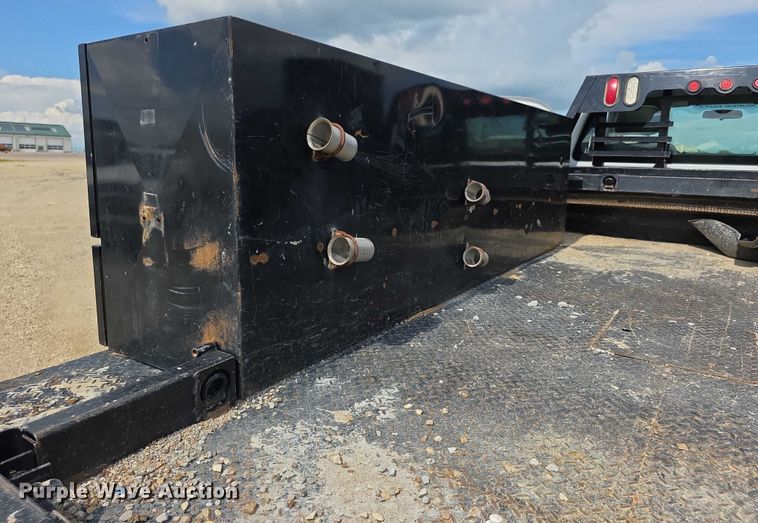 image for item EF3611 2013 Ford  F550 XL Super Duty flatbed truck