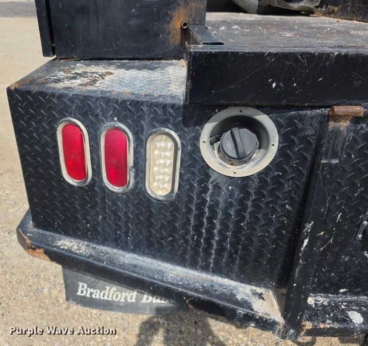 image for item EF3611 2013 Ford  F550 XL Super Duty flatbed truck