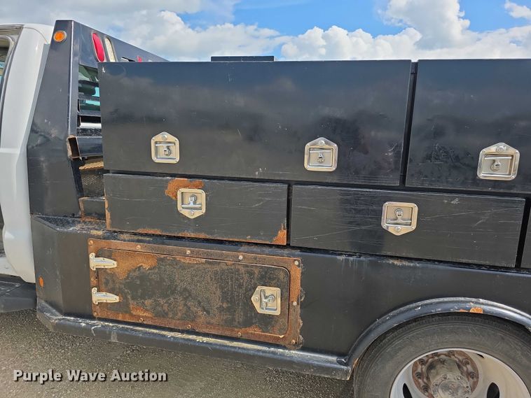 image for item EF3611 2013 Ford  F550 XL Super Duty flatbed truck