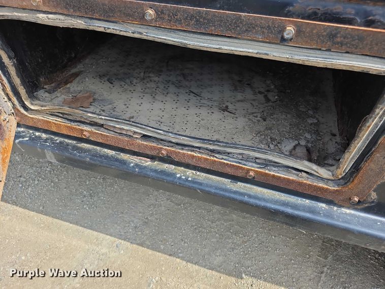 image for item EF3611 2013 Ford  F550 XL Super Duty flatbed truck