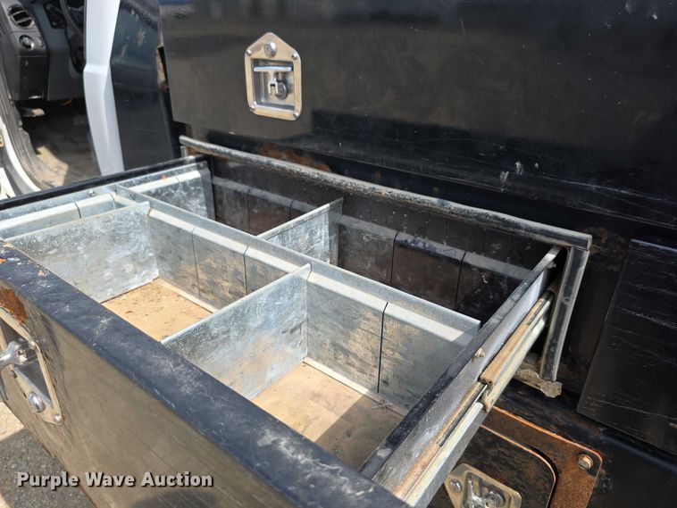 image for item EF3611 2013 Ford  F550 XL Super Duty flatbed truck