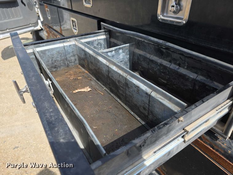 image for item EF3611 2013 Ford  F550 XL Super Duty flatbed truck