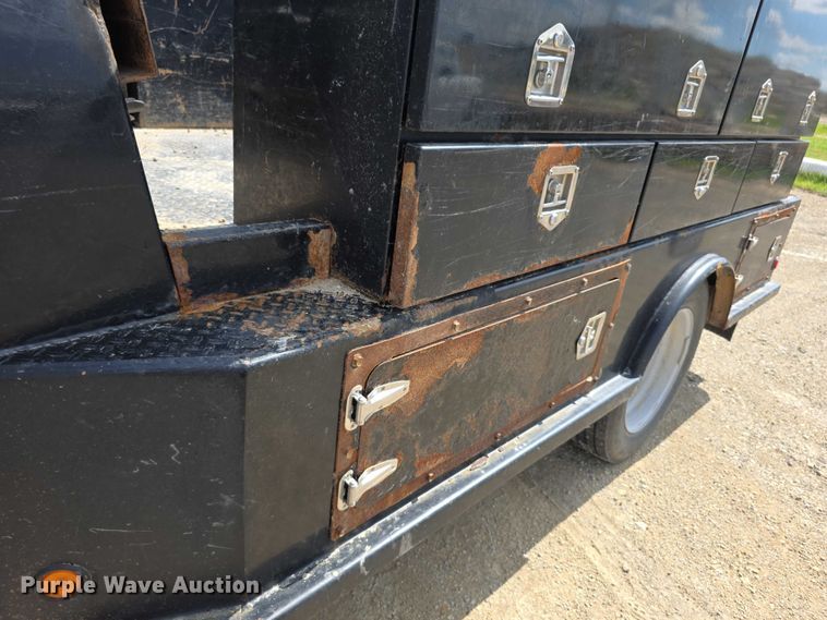 image for item EF3611 2013 Ford  F550 XL Super Duty flatbed truck