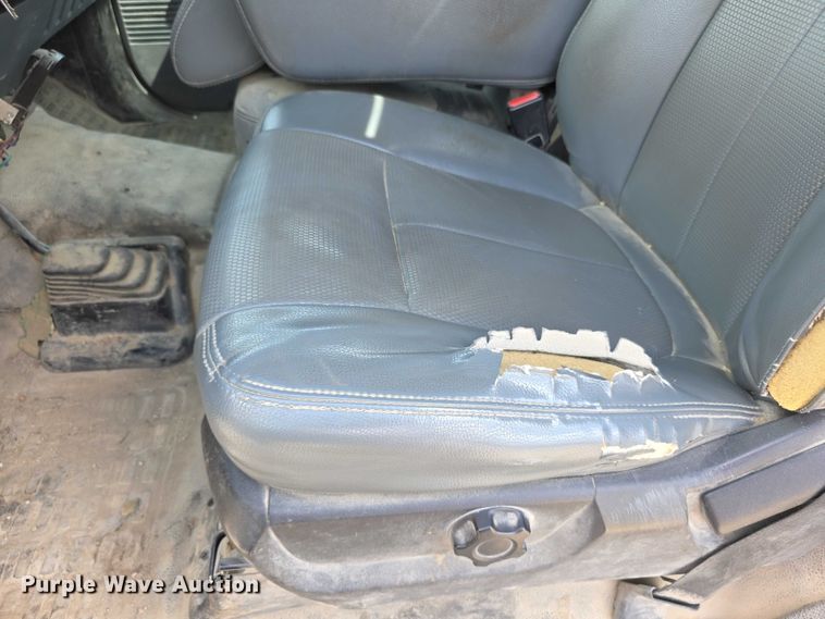 image for item EF3611 2013 Ford  F550 XL Super Duty flatbed truck