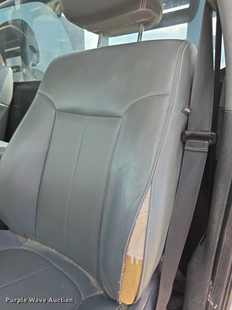 image for item EF3611 2013 Ford  F550 XL Super Duty flatbed truck