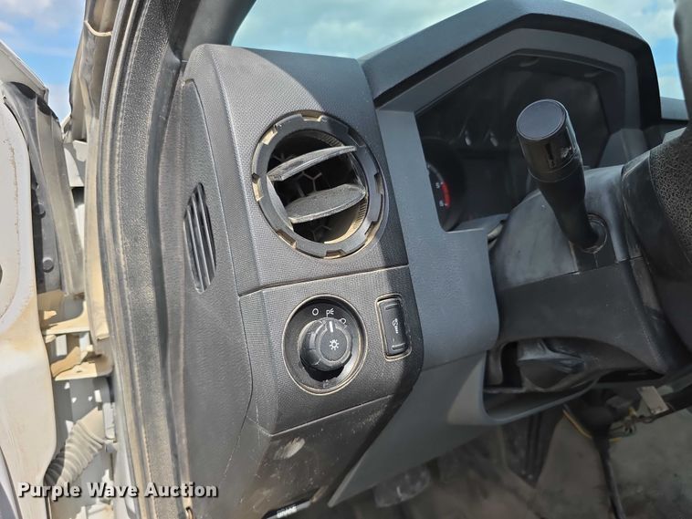 image for item EF3611 2013 Ford  F550 XL Super Duty flatbed truck