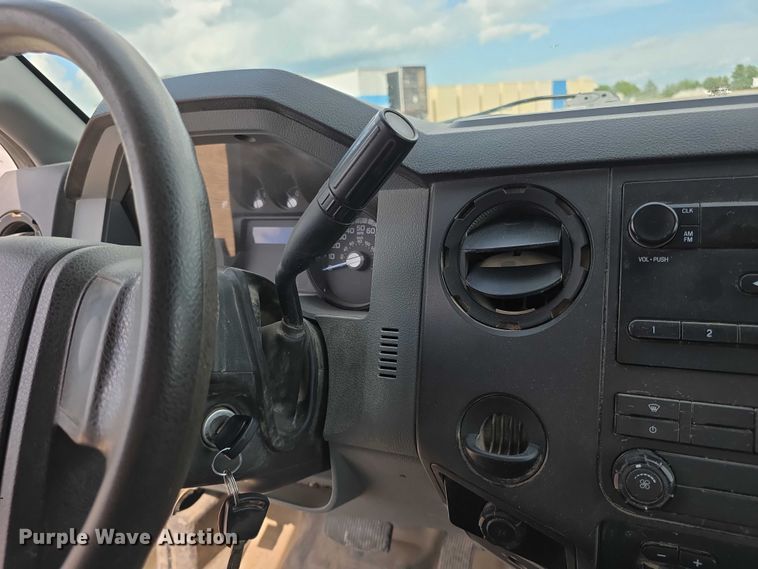 image for item EF3611 2013 Ford  F550 XL Super Duty flatbed truck