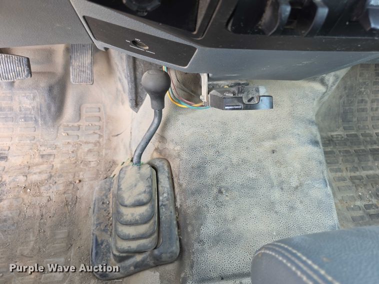 image for item EF3611 2013 Ford  F550 XL Super Duty flatbed truck