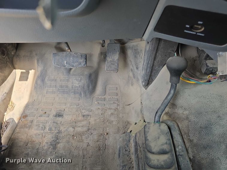 image for item EF3611 2013 Ford  F550 XL Super Duty flatbed truck