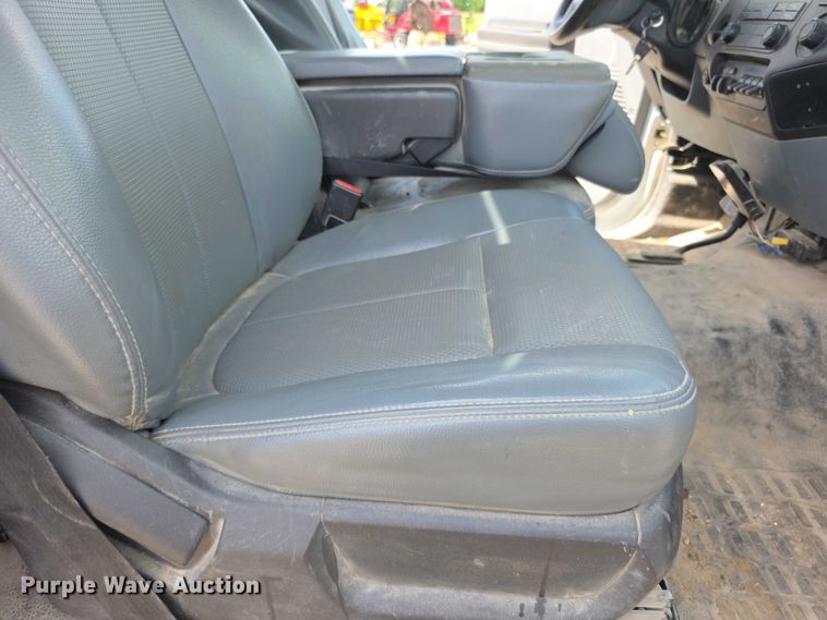 image for item EF3611 2013 Ford  F550 XL Super Duty flatbed truck