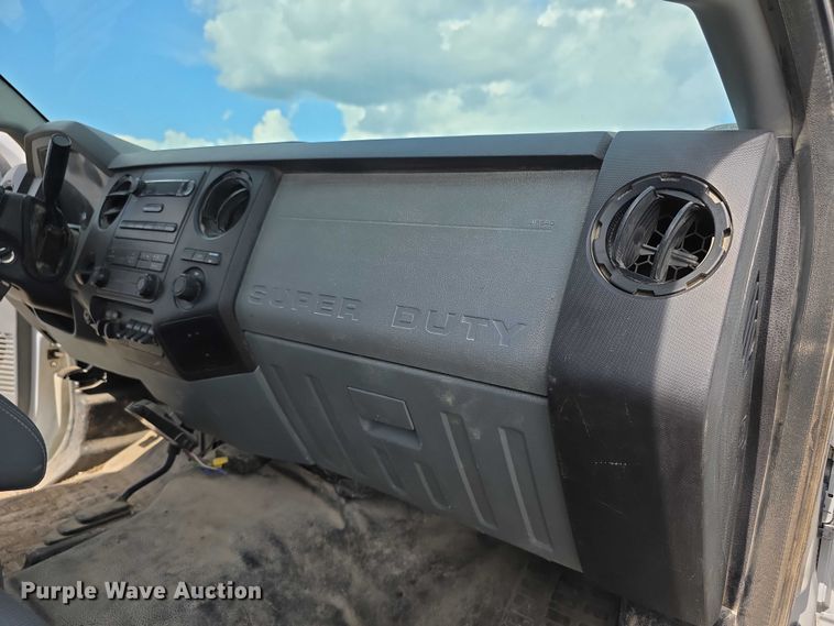 image for item EF3611 2013 Ford  F550 XL Super Duty flatbed truck