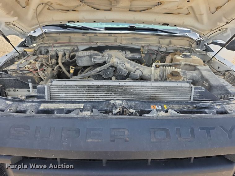 image for item EF3611 2013 Ford  F550 XL Super Duty flatbed truck