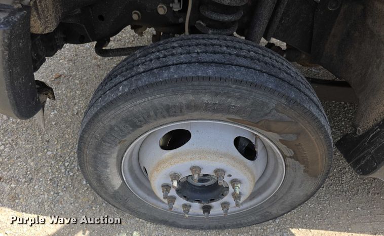 image for item EF3611 2013 Ford  F550 XL Super Duty flatbed truck