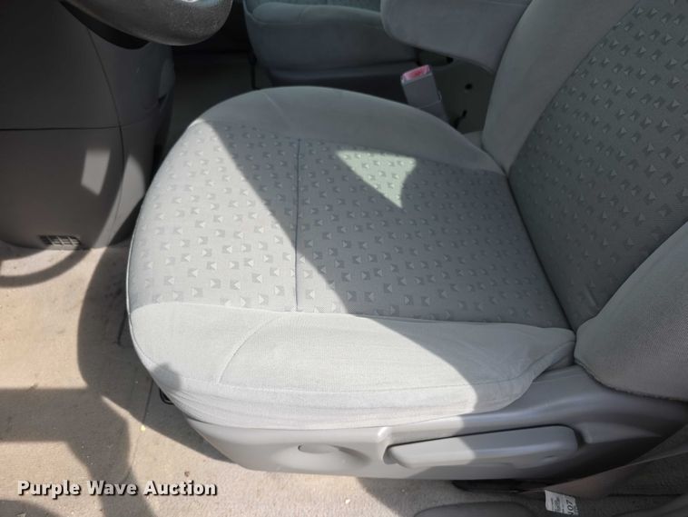 image for item EF3612 2007 Chevrolet Uplander LS van