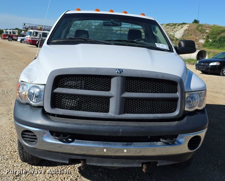 image for item EF3614 2005 Dodge Ram 3500 flatbed pickup truck