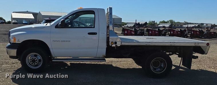 image for item EF3614 2005 Dodge Ram 3500 flatbed pickup truck