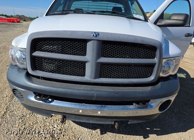 image for item EF3614 2005 Dodge Ram 3500 flatbed pickup truck
