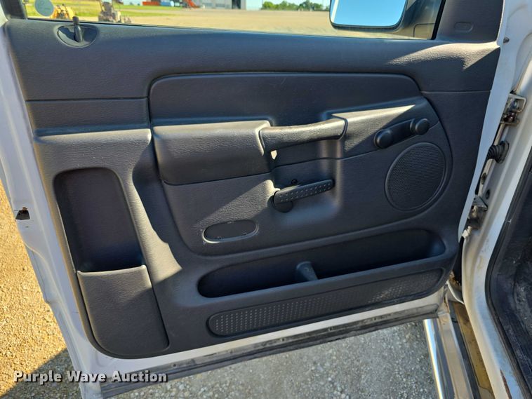 image for item EF3614 2005 Dodge Ram 3500 flatbed pickup truck