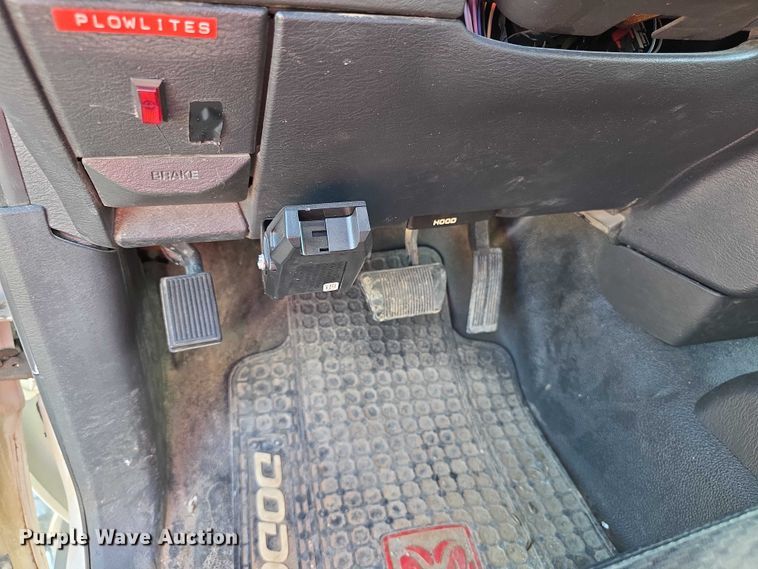 image for item EF3614 2005 Dodge Ram 3500 flatbed pickup truck