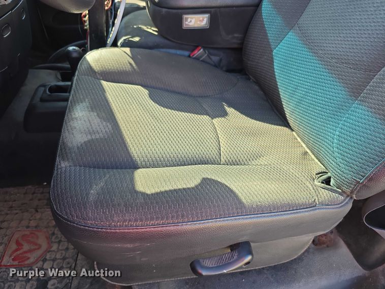 image for item EF3614 2005 Dodge Ram 3500 flatbed pickup truck