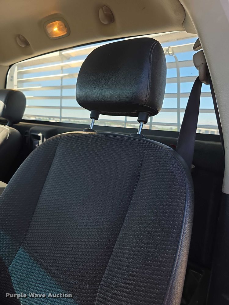 image for item EF3614 2005 Dodge Ram 3500 flatbed pickup truck