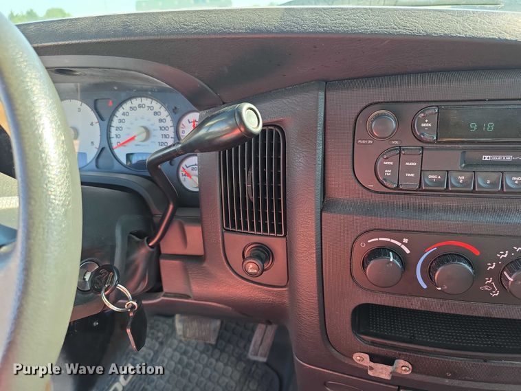 image for item EF3614 2005 Dodge Ram 3500 flatbed pickup truck