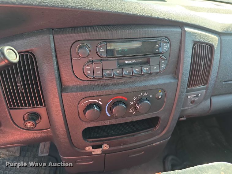 image for item EF3614 2005 Dodge Ram 3500 flatbed pickup truck