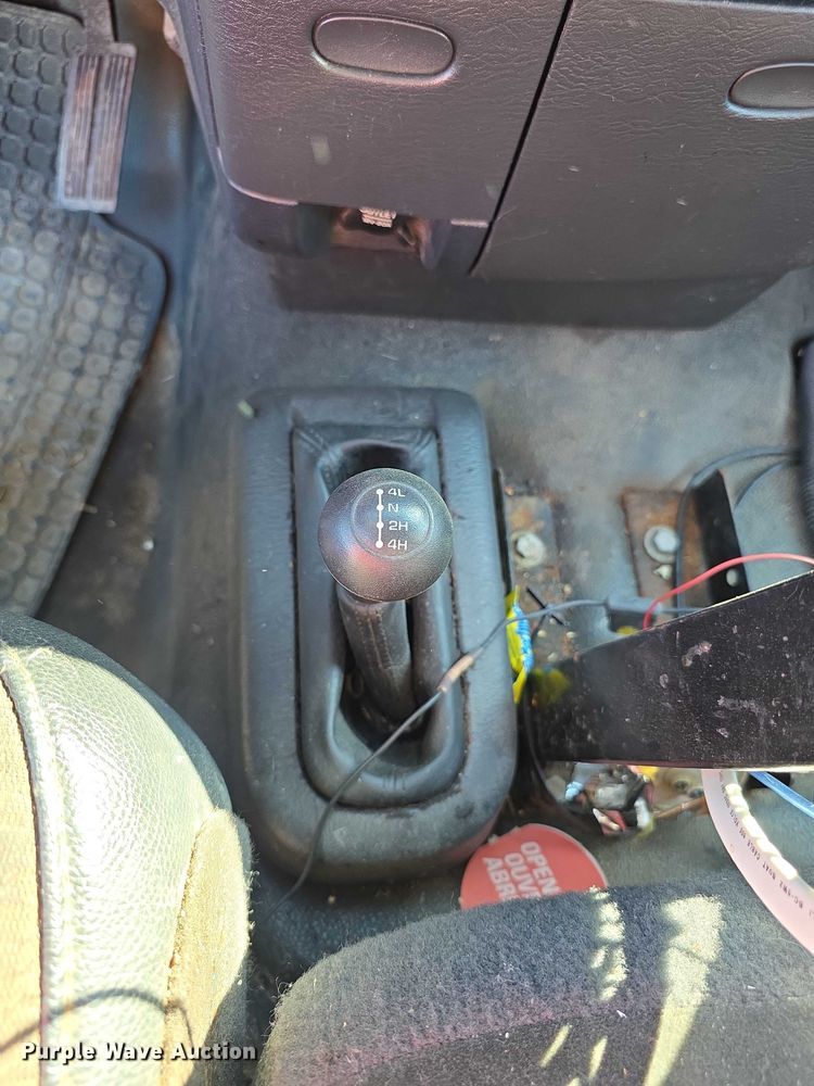 image for item EF3614 2005 Dodge Ram 3500 flatbed pickup truck