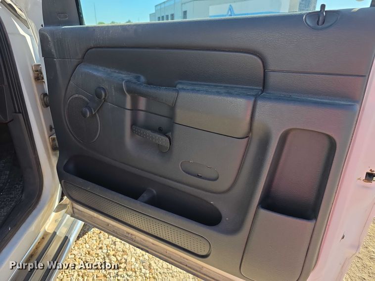 image for item EF3614 2005 Dodge Ram 3500 flatbed pickup truck