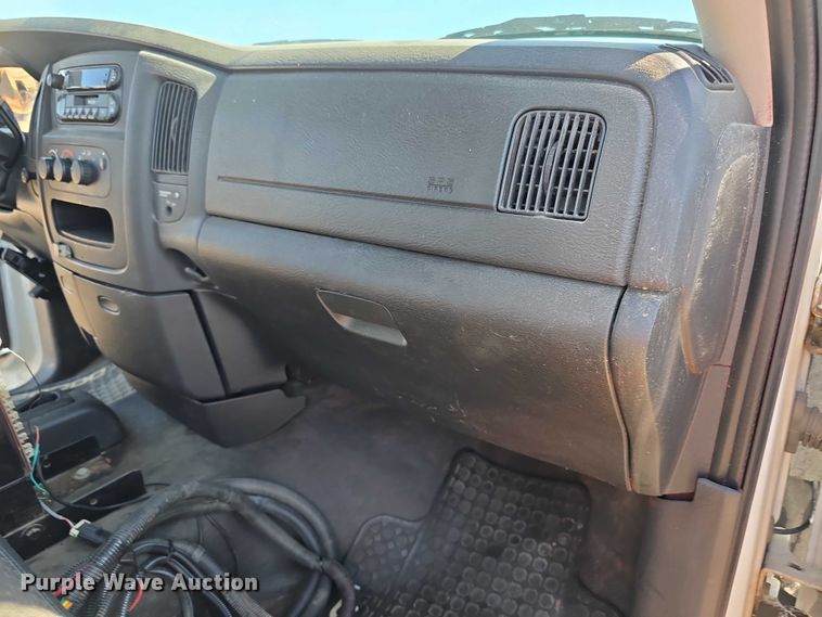 image for item EF3614 2005 Dodge Ram 3500 flatbed pickup truck