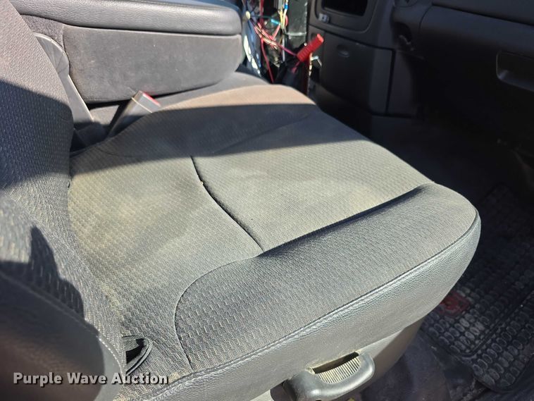 image for item EF3614 2005 Dodge Ram 3500 flatbed pickup truck