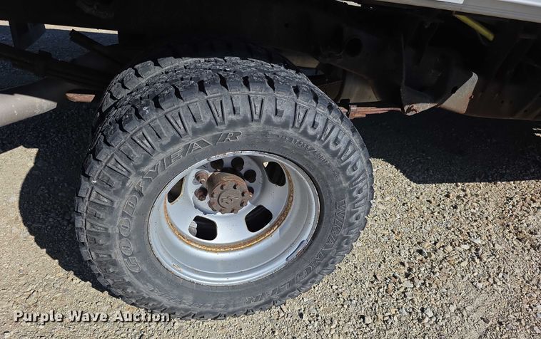 image for item EF3614 2005 Dodge Ram 3500 flatbed pickup truck