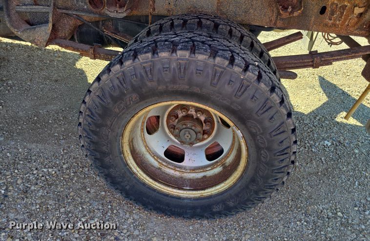 image for item EF3614 2005 Dodge Ram 3500 flatbed pickup truck