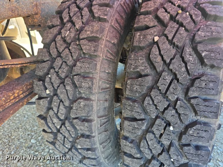 image for item EF3614 2005 Dodge Ram 3500 flatbed pickup truck