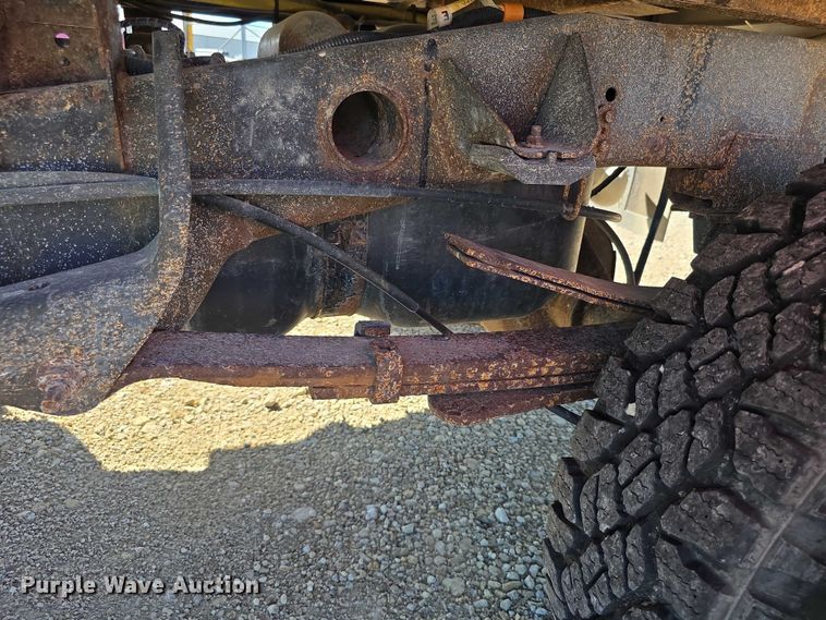 image for item EF3614 2005 Dodge Ram 3500 flatbed pickup truck