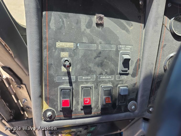 image for item EF3617 1990 Federal Motors E-One ladder fire truck