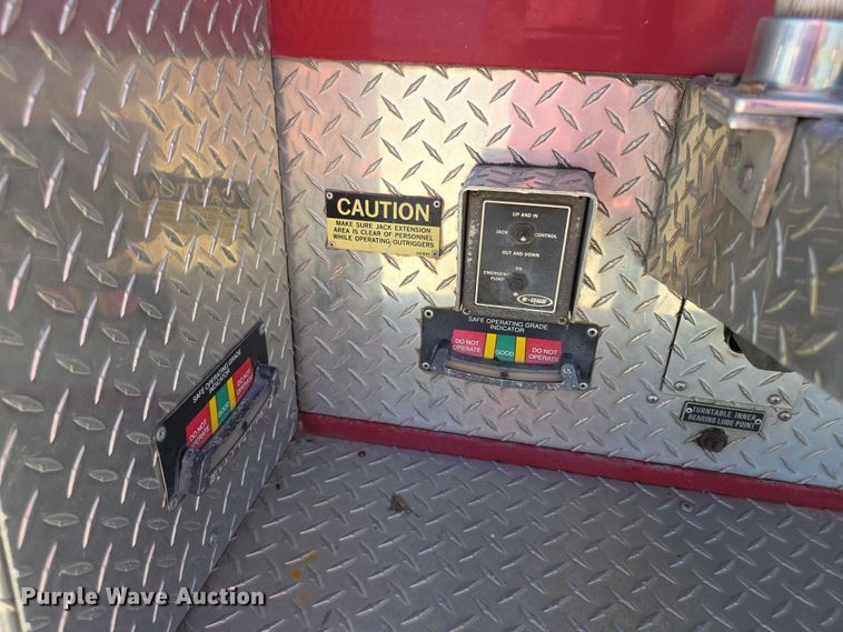 image for item EF3617 1990 Federal Motors E-One ladder fire truck