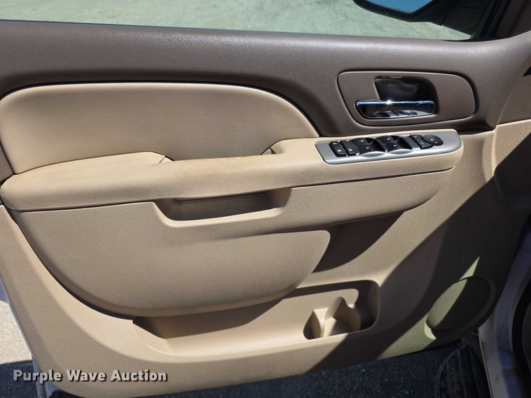 image for item EF3621 2012 Chevrolet Suburban 1500 SUV