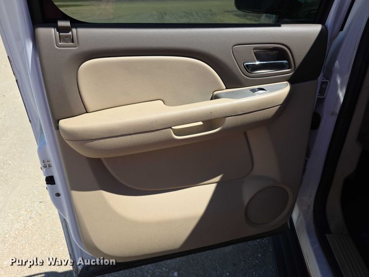 image for item EF3621 2012 Chevrolet Suburban 1500 SUV