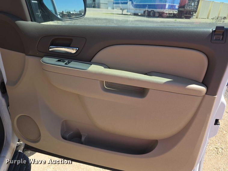 image for item EF3621 2012 Chevrolet Suburban 1500 SUV