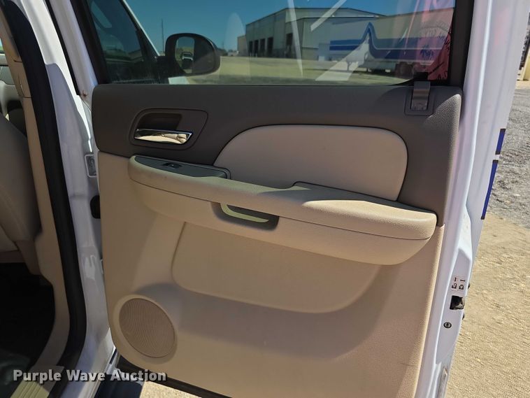 image for item EF3621 2012 Chevrolet Suburban 1500 SUV