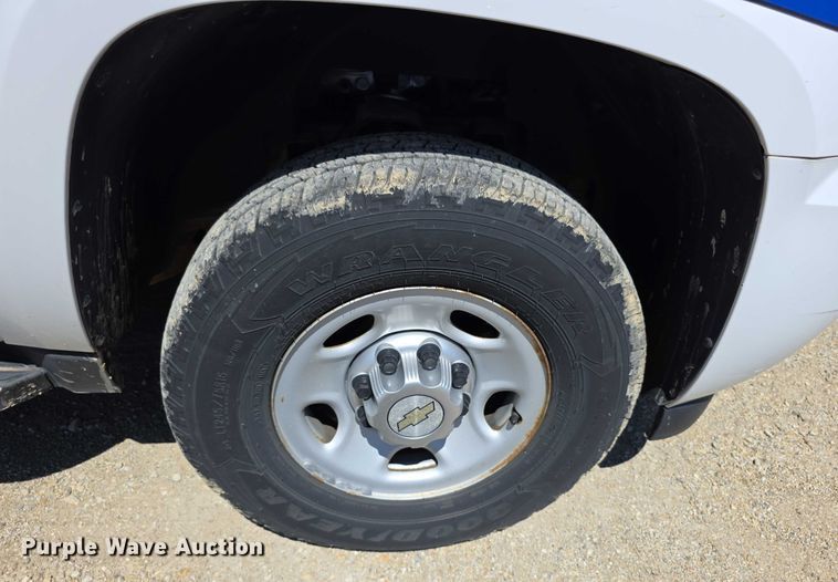 image for item EF3621 2012 Chevrolet Suburban 1500 SUV