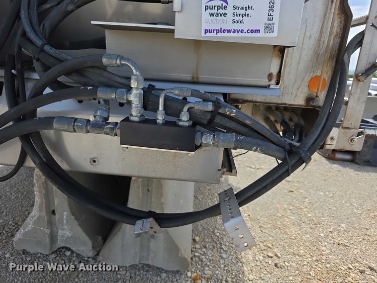 image for item EF3625 Henderson salt spreader