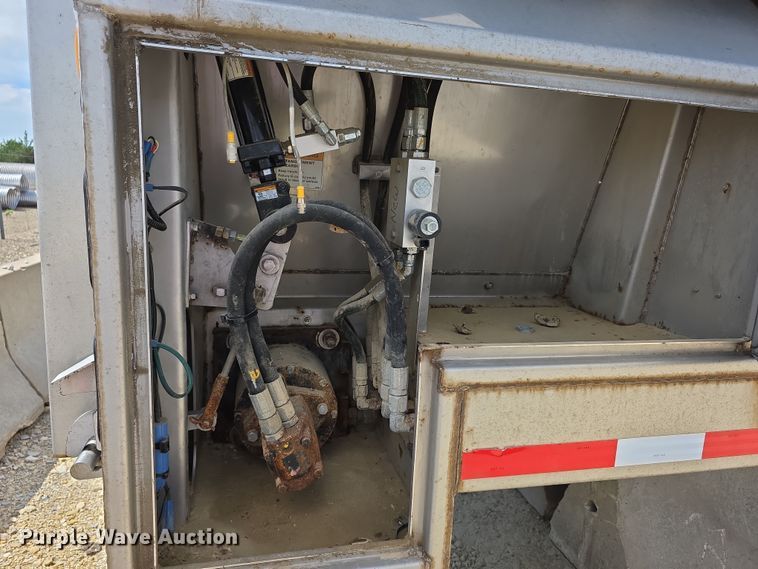 image for item EF3625 Henderson salt spreader