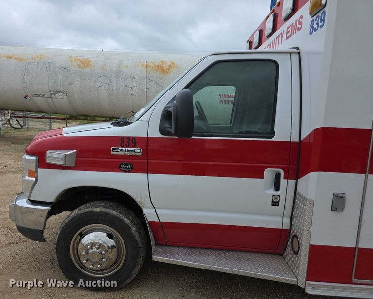 image for item EF3626 2008 Ford E450 Super Duty ambulance
