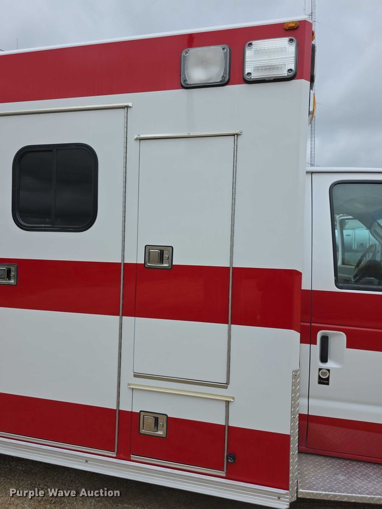 image for item EF3626 2008 Ford E450 Super Duty ambulance