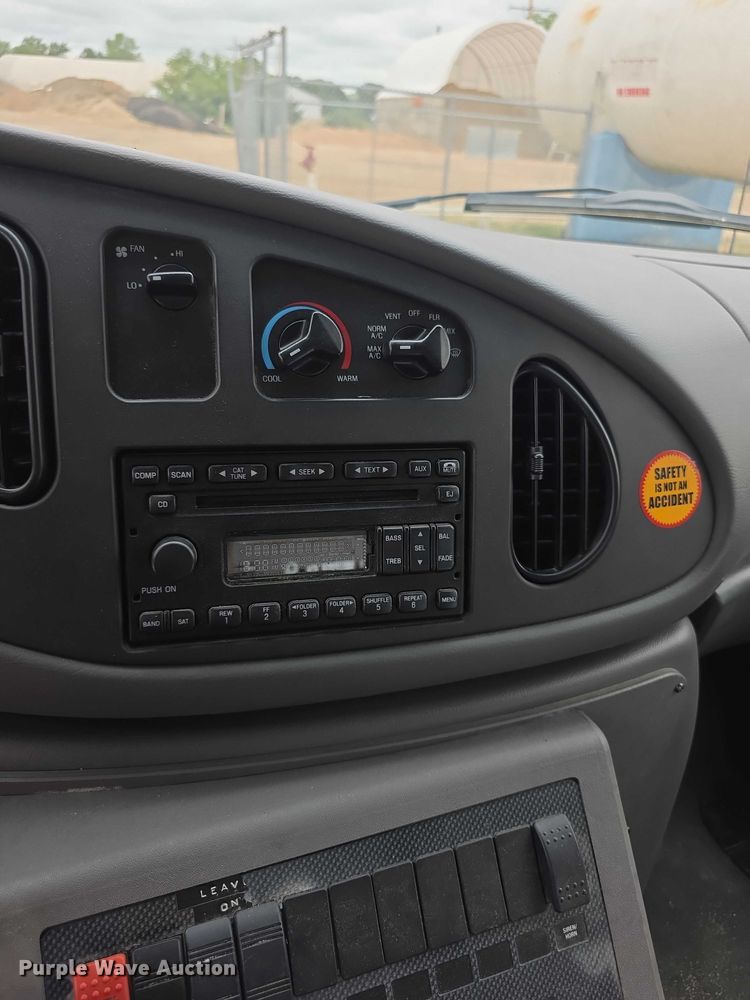 image for item EF3626 2008 Ford E450 Super Duty ambulance