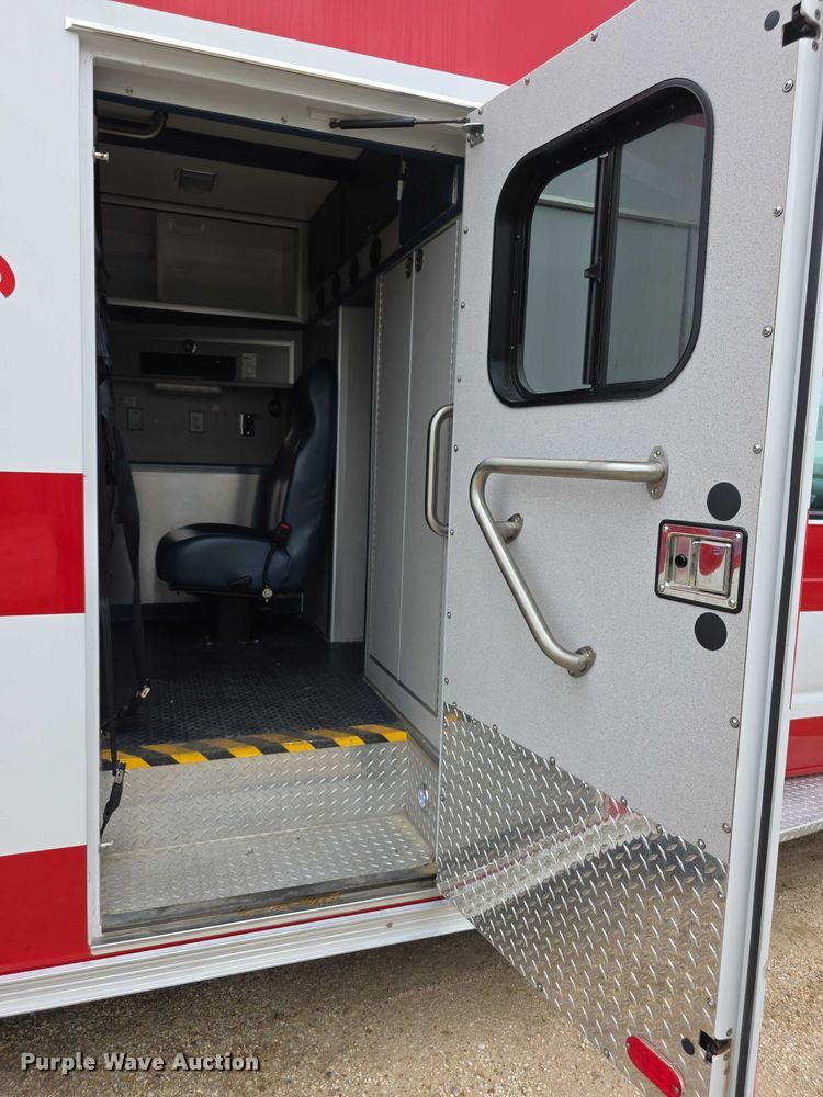 image for item EF3626 2008 Ford E450 Super Duty ambulance