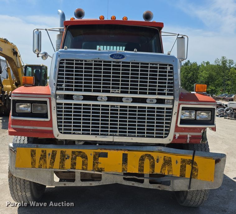 image for item EF3636 1984 ford LTL9000 semi truck