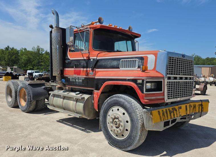 image for item EF3636 1984 ford LTL9000 semi truck